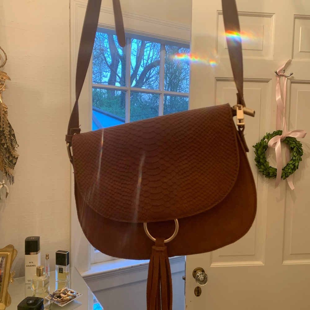 Crossbody - Picture 2 of 5